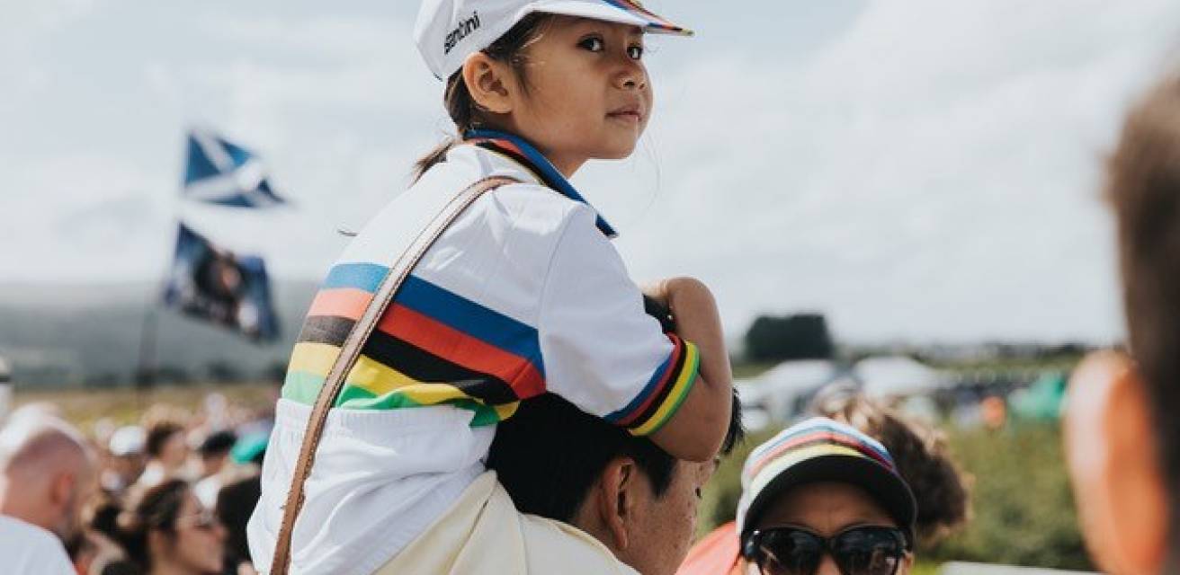 Girl on shoulder